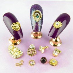 Dekorationer - Smycken Mix - Guld - 01 - Metall- dekorationer -glamandbeauty.se Dekorationer - Smycken Mix - Guld - 01 - Metall- dekorationer -glamandbeauty.se