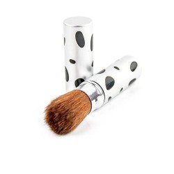 Dammborste - Med kork 10,5 cm lång. Silver med prickar - Borstar -glamandbeauty.se Dammborste - Med kork 10,5 cm lång. Silver med prickar - Borstar -glamandbeauty.se