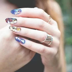Nageldekorationer - Broken Mirror - 04 - Flakes - Glitter -glamandbeauty.se Nageldekorationer - Broken Mirror - 04 - Flakes - Glitter -glamandbeauty.se