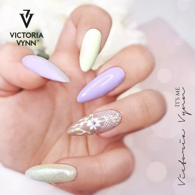 Victoria Vynn - Pure Creamy - 018 Milky Lilac - Gellack - Enkelfärgad -glamandbeauty.se