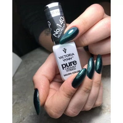 Victoria Vynn - Pure Creamy - 140 Frog Prince - Gellack - Glitter -glamandbeauty.se Victoria Vynn - Pure Creamy - 140 Frog Prince - Gellack - Glitter -glamandbeauty.se