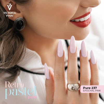 Victoria Vynn - Pure Creamy - 237 Epochal Pink - Gellack - Enkelfärgad -glamandbeauty.se Victoria Vynn - Pure Creamy - 237 Epochal Pink - Gellack - Enkelfärgad -glamandbeauty.se