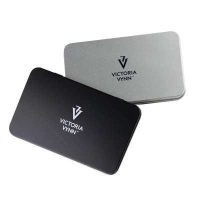Nail Art Box - Victoria Vynn - Svart - 18x11x1,5 cm - Nagelfolie -glamandbeauty.se Nail Art Box - Victoria Vynn - Svart - 18x11x1,5 cm - Nagelfolie -glamandbeauty.se