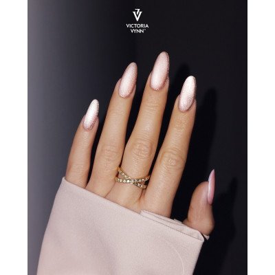 Victoria Vynn - Gel Polish - 396 Alice - Cat Eye - Gellack - Cat Eye -glamandbeauty.se Victoria Vynn - Gel Polish - 396 Alice - Cat Eye - Gellack - Cat Eye -glamandbeauty.se