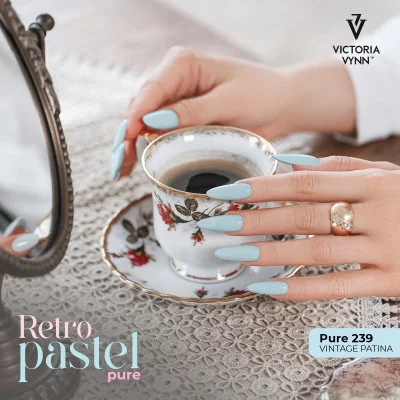 Victoria Vynn - Pure Creamy - 239 Vintage Patina - Gellack - Enkelfärgad -glamandbeauty.se