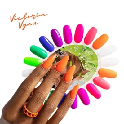 Victoria Vynn - Gel Polish - 332 Insane Green - Gellack - Enkelfärgad -glamandbeauty.se Victoria Vynn - Gel Polish - 332 Insane Green - Gellack - Enkelfärgad -glamandbeauty.se