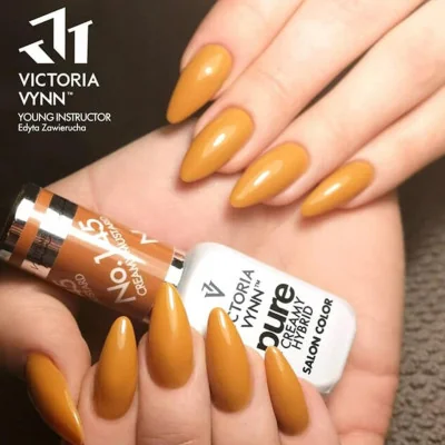 Victoria Vynn - Pure Creamy - 145 Creamy Mustard - Gellack - Enkelfärgad -glamandbeauty.se