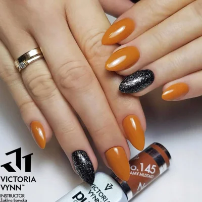 Victoria Vynn - Pure Creamy - 145 Creamy Mustard - Gellack - Enkelfärgad -glamandbeauty.se