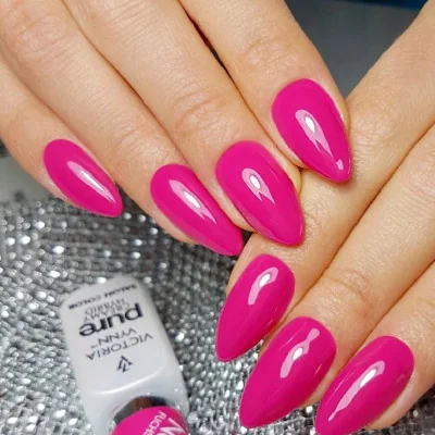Victoria Vynn - Pure Creamy - 015 Fuchsia Dream - Gellack - Enkelfärgad -glamandbeauty.se Victoria Vynn - Pure Creamy - 015 Fuchsia Dream - Gellack - Enkelfärgad -glamandbeauty.se
