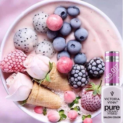 Victoria Vynn - Pure Creamy - 017 Berry Cocktail - Gellack - Enkelfärgad -glamandbeauty.se Victoria Vynn - Pure Creamy - 017 Berry Cocktail - Gellack - Enkelfärgad -glamandbeauty.se