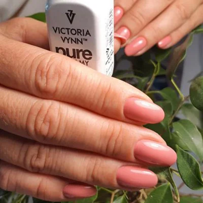 Victoria Vynn - Pure Creamy - 053 Almost Famous - Gellack - Enkelfärgad -glamandbeauty.se Victoria Vynn - Pure Creamy - 053 Almost Famous - Gellack - Enkelfärgad -glamandbeauty.se