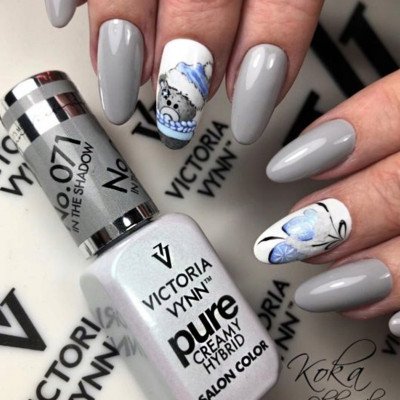 Victoria Vynn - Pure Creamy - 071 In the Shadow - Gellack - Enkelfärgad -glamandbeauty.se Victoria Vynn - Pure Creamy - 071 In the Shadow - Gellack - Enkelfärgad -glamandbeauty.se