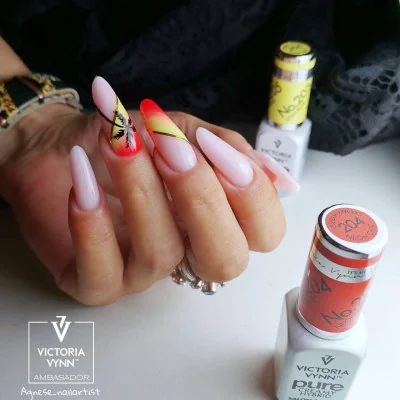 Victoria Vynn - Pure Creamy - 205 Light Bulb - Gellack - Enkelfärgad -glamandbeauty.se Victoria Vynn - Pure Creamy - 205 Light Bulb - Gellack - Enkelfärgad -glamandbeauty.se