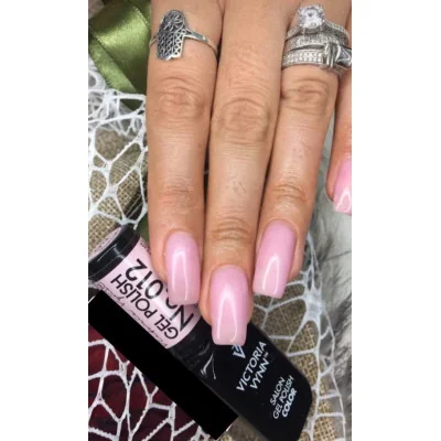 Victoria Vynn - Gel Polish - 012 Simply Shy - Gellack - Enkelfärgad -glamandbeauty.se Victoria Vynn - Gel Polish - 012 Simply Shy - Gellack - Enkelfärgad -glamandbeauty.se