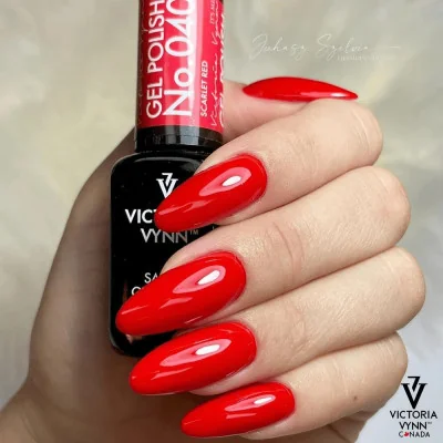 Victoria Vynn - Gel Polish - 040 Scarlet Red - Gellack - Enkelfärgad -glamandbeauty.se Victoria Vynn - Gel Polish - 040 Scarlet Red - Gellack - Enkelfärgad -glamandbeauty.se