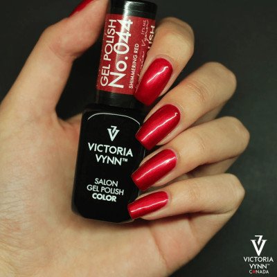 Victoria Vynn - Gel Polish - 044 Shimmering Red - Gellack - Enkelfärgad -glamandbeauty.se Victoria Vynn - Gel Polish - 044 Shimmering Red - Gellack - Enkelfärgad -glamandbeauty.se