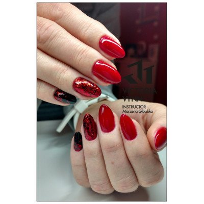 Victoria Vynn - Gel Polish - 050 Royal Red - Gellack - Enkelfärgad -glamandbeauty.se Victoria Vynn - Gel Polish - 050 Royal Red - Gellack - Enkelfärgad -glamandbeauty.se