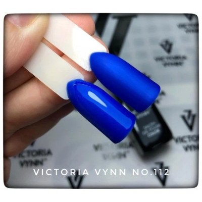 Victoria Vynn - Gel Polish - 112 Blue Delicious - Gellack - Enkelfärgad -glamandbeauty.se Victoria Vynn - Gel Polish - 112 Blue Delicious - Gellack - Enkelfärgad -glamandbeauty.se