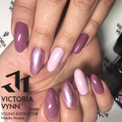 Victoria Vynn - Gel Polish - 121 Stand By Me - Gellack - Enkelfärgad -glamandbeauty.se Victoria Vynn - Gel Polish - 121 Stand By Me - Gellack - Enkelfärgad -glamandbeauty.se