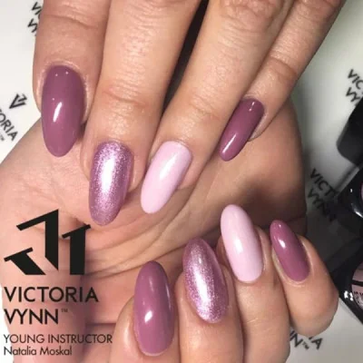 Victoria Vynn - Gel Polish - 121 Stand By Me - Gellack - Enkelfärgad -glamandbeauty.se Victoria Vynn - Gel Polish - 121 Stand By Me - Gellack - Enkelfärgad -glamandbeauty.se