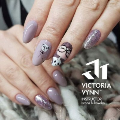 Victoria Vynn - Gel Polish - 123 Dessert Kiss - Gellack - Enkelfärgad -glamandbeauty.se Victoria Vynn - Gel Polish - 123 Dessert Kiss - Gellack - Enkelfärgad -glamandbeauty.se