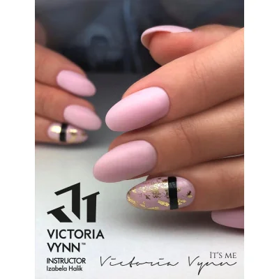 Victoria Vynn - Pure Creamy - 009 Subtle Pinkish - Gellack - Enkelfärgad -glamandbeauty.se Victoria Vynn - Pure Creamy - 009 Subtle Pinkish - Gellack - Enkelfärgad -glamandbeauty.se