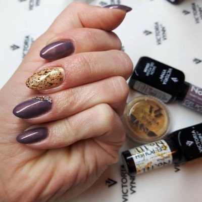 Victoria Vynn - Gel Polish - 111 Gold Foil - Gellack - Glitter -glamandbeauty.se