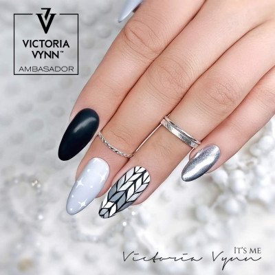 Victoria Vynn - Gel Polish - 204 Grayly Mood - Gellack - Enkelfärgad -glamandbeauty.se Victoria Vynn - Gel Polish - 204 Grayly Mood - Gellack - Enkelfärgad -glamandbeauty.se