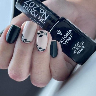 Victoria Vynn - Gel Polish - 207 Dark Emerald - Gellack - Enkelfärgad -glamandbeauty.se Victoria Vynn - Gel Polish - 207 Dark Emerald - Gellack - Enkelfärgad -glamandbeauty.se