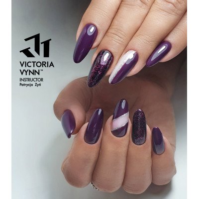 Victoria Vynn - Gel Polish - 212 Dark Crimson - Gellack - Enkelfärgad -glamandbeauty.se Victoria Vynn - Gel Polish - 212 Dark Crimson - Gellack - Enkelfärgad -glamandbeauty.se