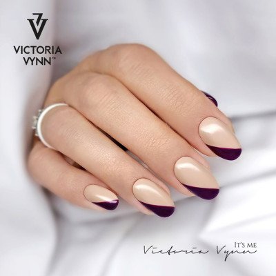 Victoria Vynn - Gel Polish - 212 Dark Crimson - Gellack - Enkelfärgad -glamandbeauty.se Victoria Vynn - Gel Polish - 212 Dark Crimson - Gellack - Enkelfärgad -glamandbeauty.se