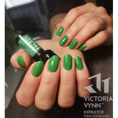 Victoria Vynn - Gel Polish - 221 Green Grass - Gellack - Enkelfärgad -glamandbeauty.se
