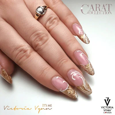 Victoria Vynn - Gel Polish - 224 Gold Diamond - Gellack - Enkelfärgad -glamandbeauty.se Victoria Vynn - Gel Polish - 224 Gold Diamond - Gellack - Enkelfärgad -glamandbeauty.se