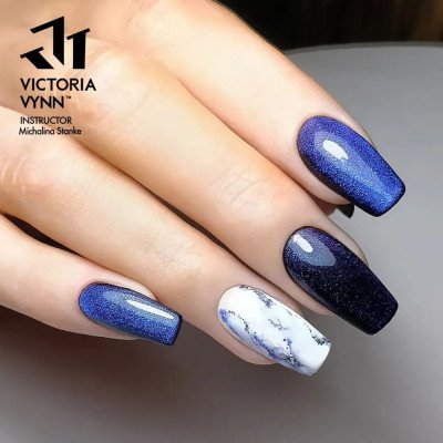 Victoria Vynn - Gel Polish - 233 Stone Cat Eye - Gellack - Cat Eye -glamandbeauty.se Victoria Vynn - Gel Polish - 233 Stone Cat Eye - Gellack - Cat Eye -glamandbeauty.se