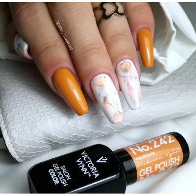 Victoria Vynn - Gel Polish - 242 Pumpkin Pie - Gellack - Enkelfärgad -glamandbeauty.se Victoria Vynn - Gel Polish - 242 Pumpkin Pie - Gellack - Enkelfärgad -glamandbeauty.se
