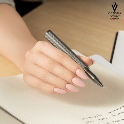 Victoria Vynn - Gel Polish - 282 Loose Friday - Gellack - Enkelfärgad -glamandbeauty.se Victoria Vynn - Gel Polish - 282 Loose Friday - Gellack - Enkelfärgad -glamandbeauty.se