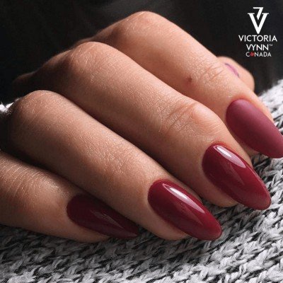 Victoria Vynn - Gel Polish - 030 Berry Wine - Gellack - Enkelfärgad -glamandbeauty.se Victoria Vynn - Gel Polish - 030 Berry Wine - Gellack - Enkelfärgad -glamandbeauty.se