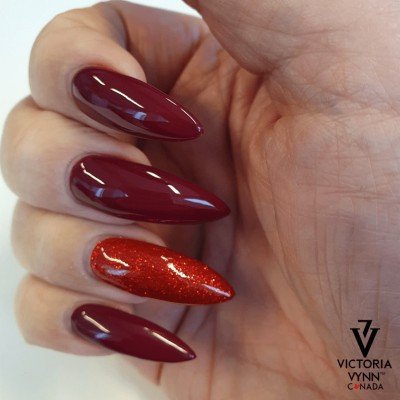 Victoria Vynn - Gel Polish - 030 Berry Wine - Gellack - Enkelfärgad -glamandbeauty.se Victoria Vynn - Gel Polish - 030 Berry Wine - Gellack - Enkelfärgad -glamandbeauty.se