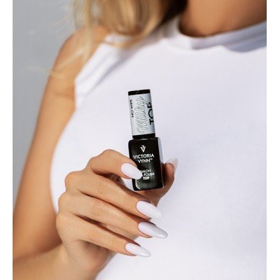 Top coat - Milky - No wipe - 8 ml - Victoria Vynn - Gel Polish - Top / Bas / Remover -glamandbeauty.se Top coat - Milky - No wipe - 8 ml - Victoria Vynn - Gel Polish - Top / Bas / Remover -glamandbeauty.se